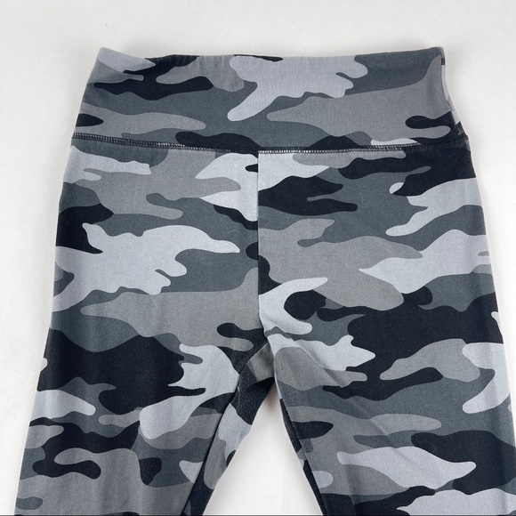 Wild Fable Crop Leggings Womens Small Gray Camo - Picture 4 of 8